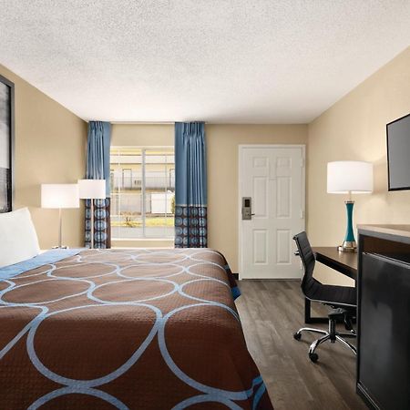 Super 8 By Wyndham Gulfport Biloxi Airport Motel Eksteriør billede