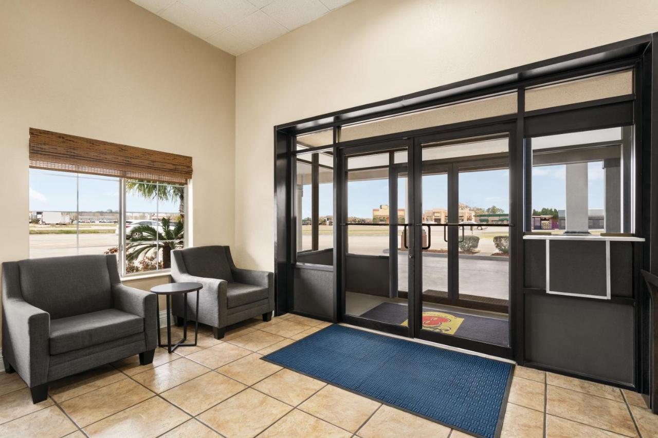 Super 8 By Wyndham Gulfport Biloxi Airport Motel Eksteriør billede