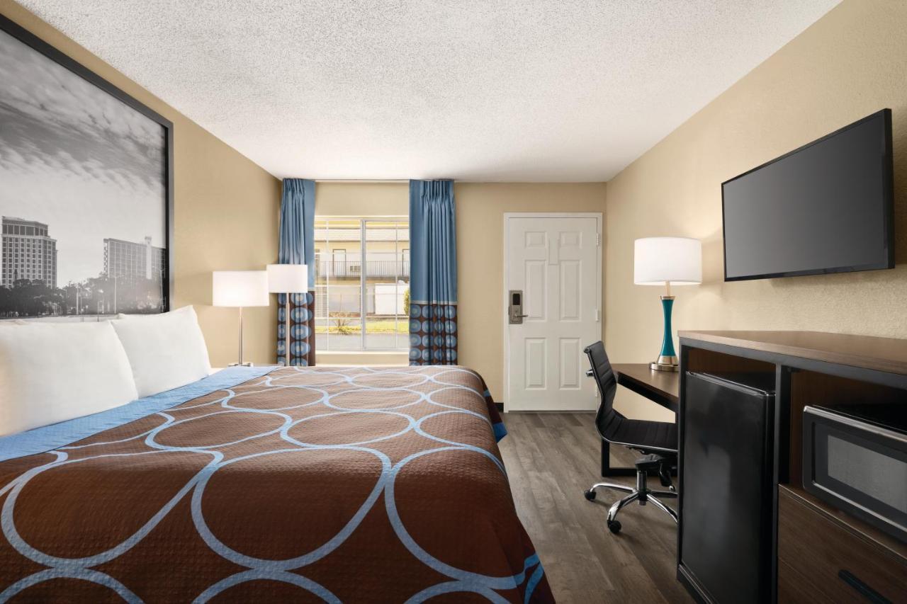 Super 8 By Wyndham Gulfport Biloxi Airport Motel Eksteriør billede