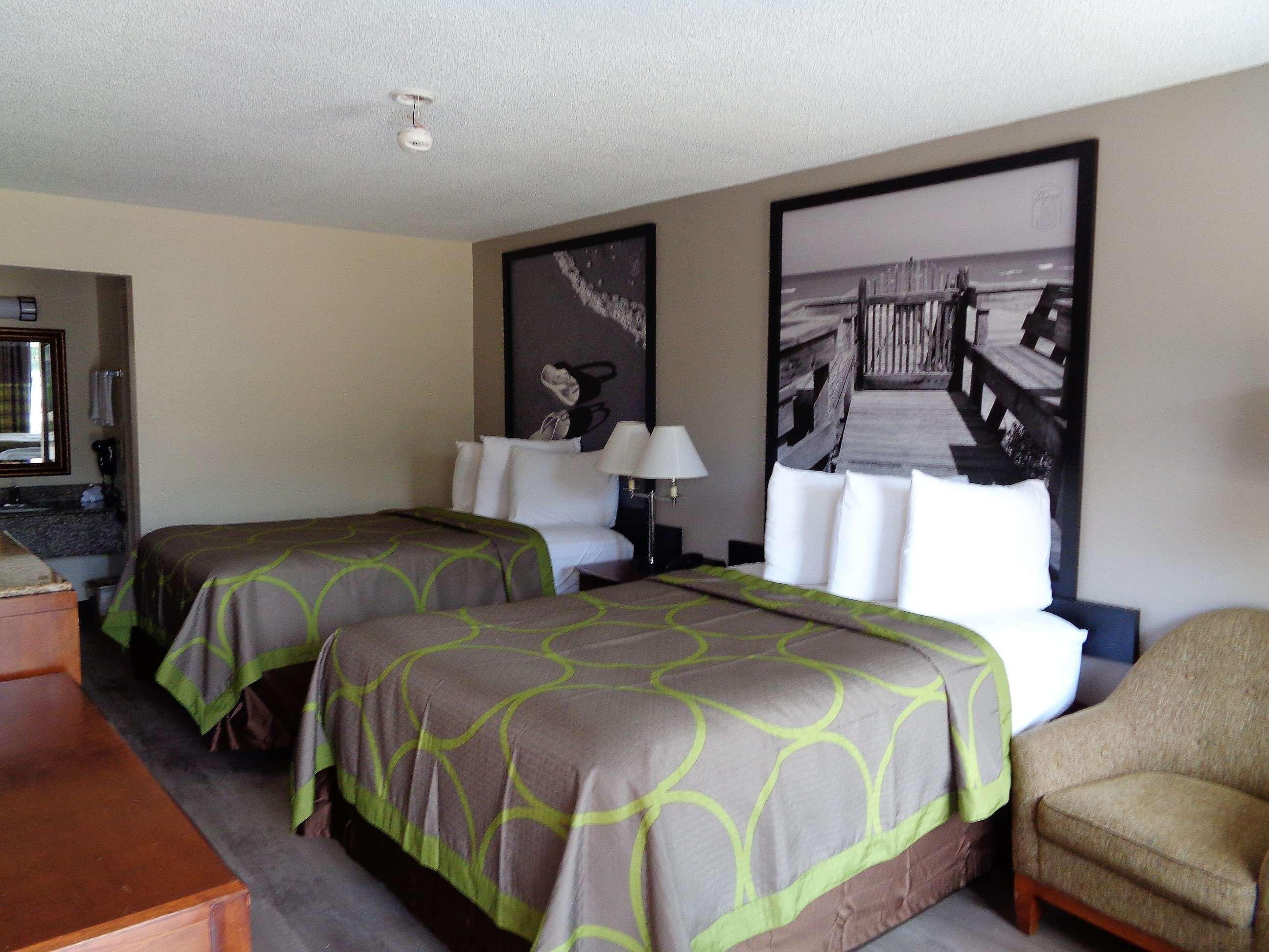 Super 8 By Wyndham Gulfport Biloxi Airport Motel Eksteriør billede