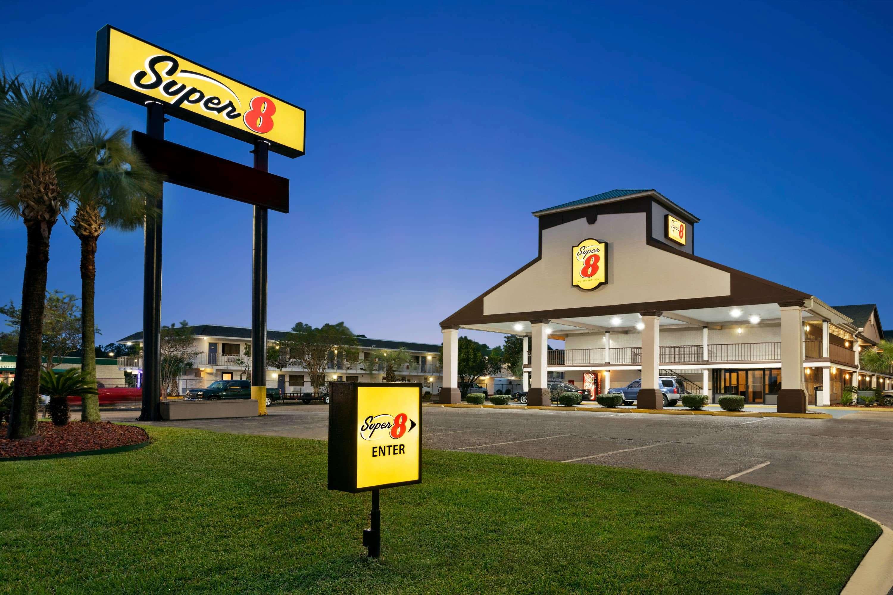 Super 8 By Wyndham Gulfport Biloxi Airport Motel Eksteriør billede