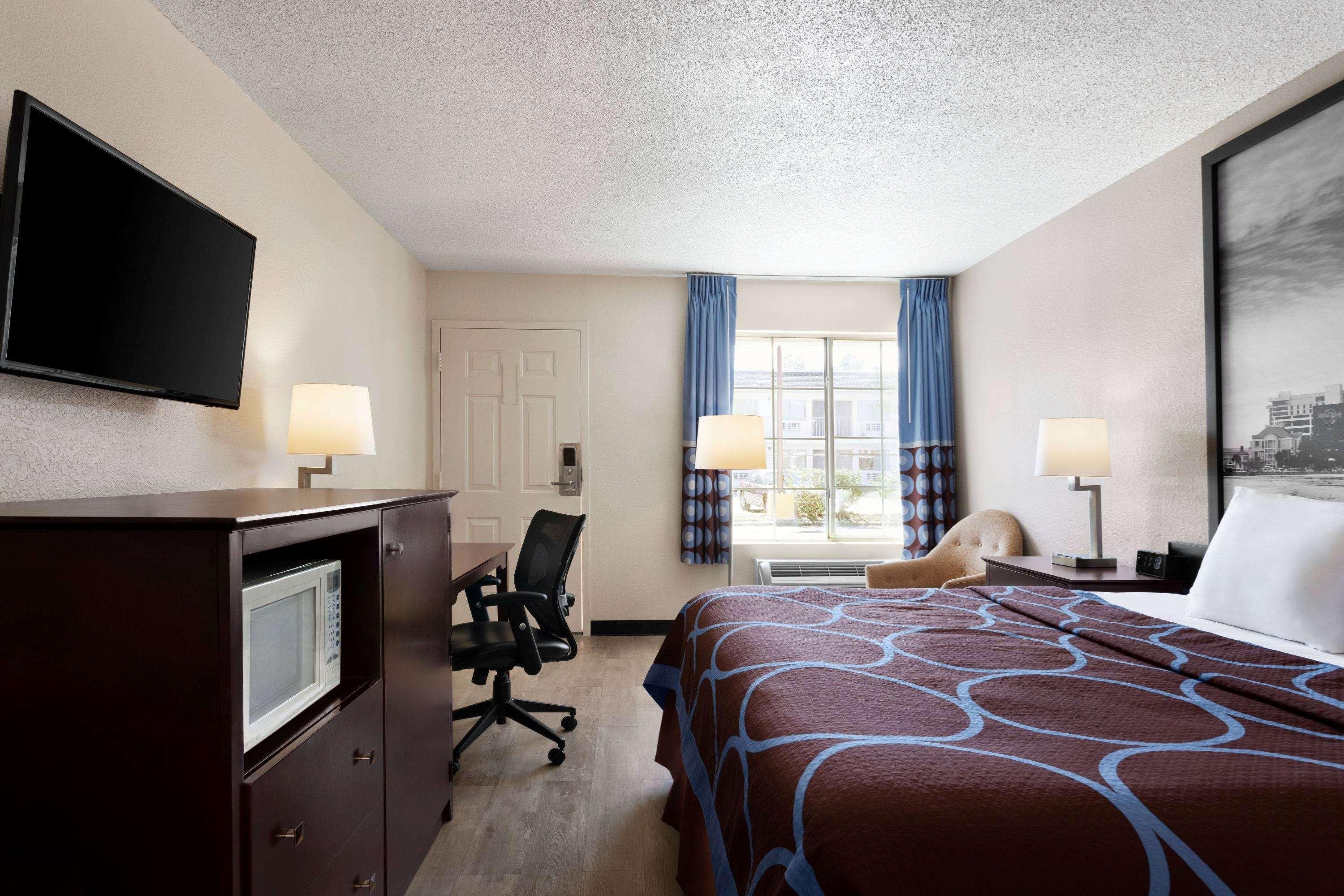 Super 8 By Wyndham Gulfport Biloxi Airport Motel Eksteriør billede