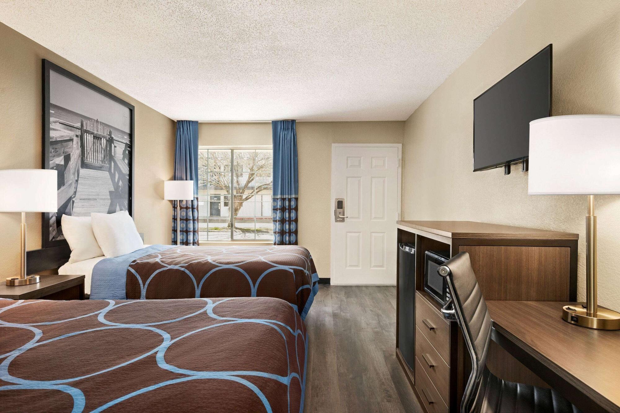 Super 8 By Wyndham Gulfport Biloxi Airport Motel Eksteriør billede